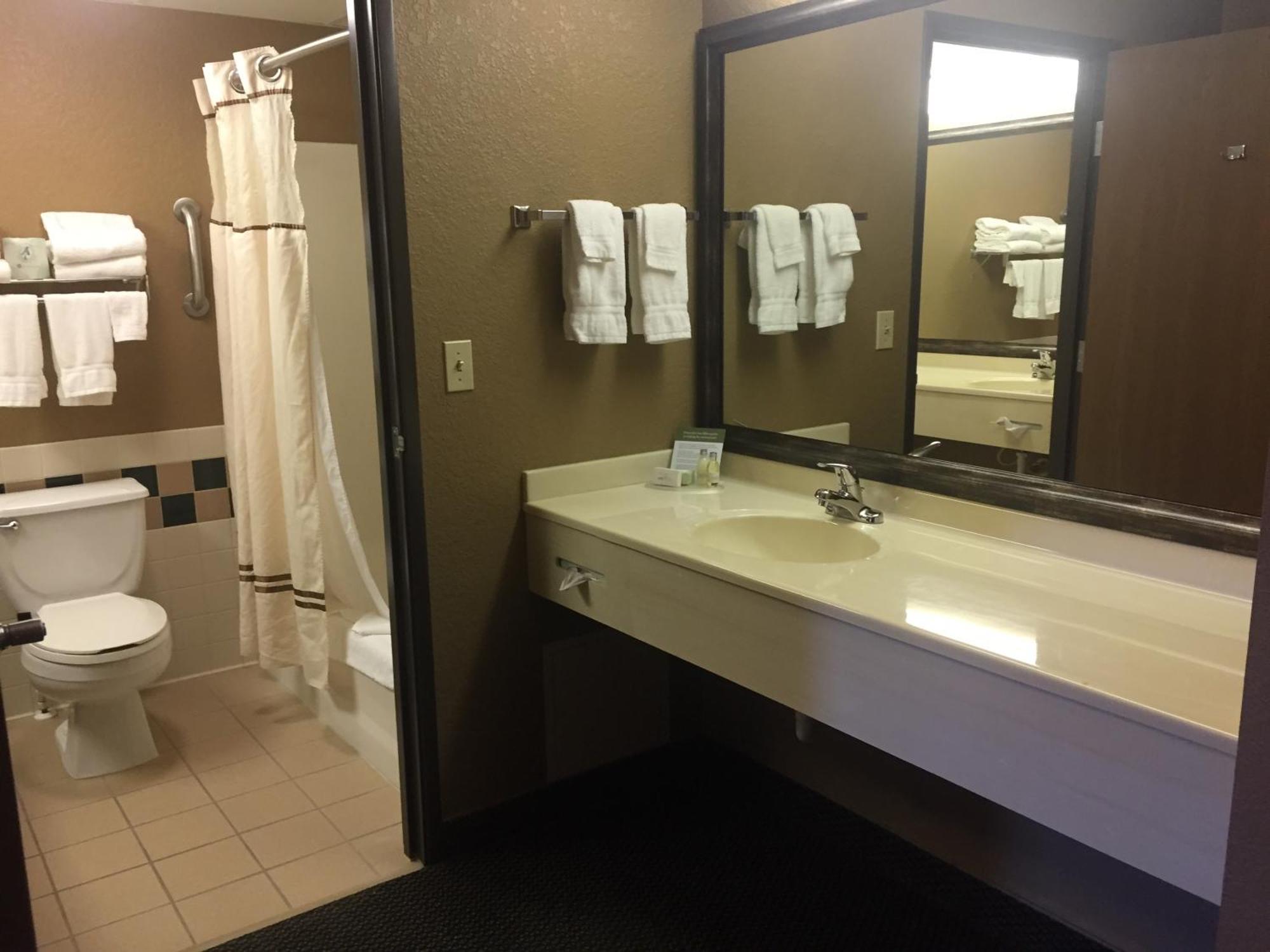 Boarders Inn And Suites By Cobblestone Hotels - Fayette المظهر الخارجي الصورة